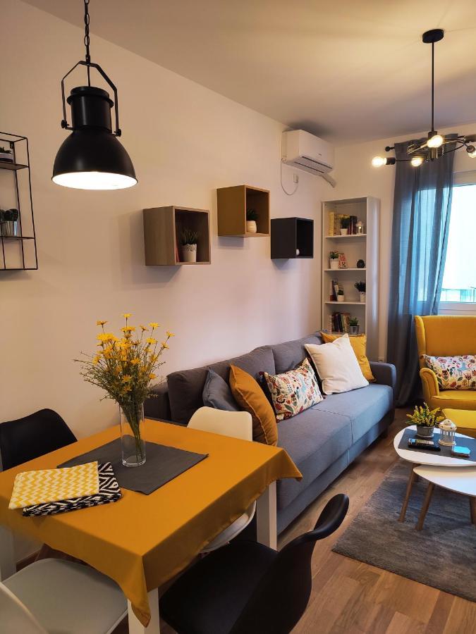 Center Firefly Gardens Apartment Нови Сад Екстериор снимка