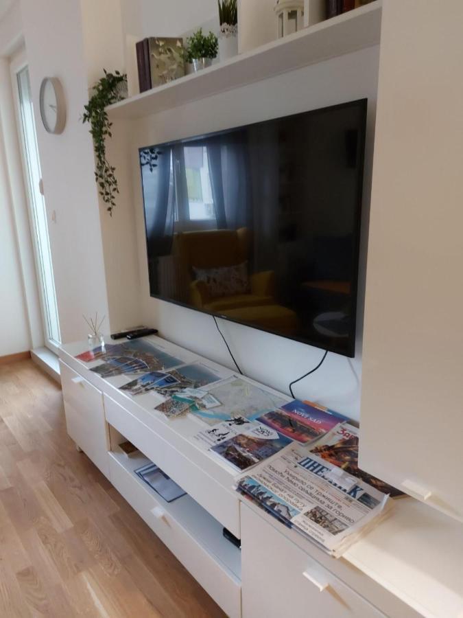 Center Firefly Gardens Apartment Нови Сад Екстериор снимка