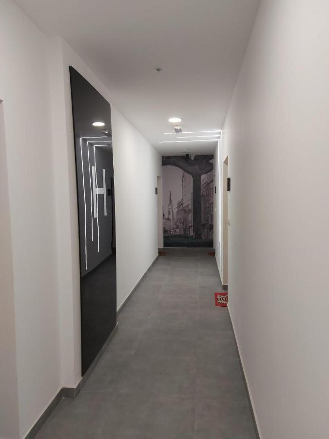 Center Firefly Gardens Apartment Нови Сад Екстериор снимка