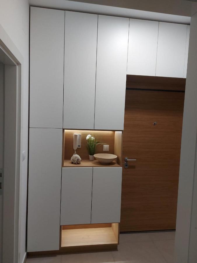 Center Firefly Gardens Apartment Нови Сад Екстериор снимка