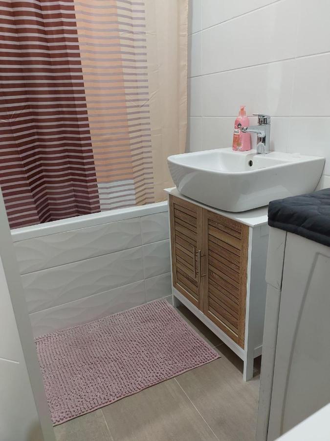 Center Firefly Gardens Apartment Нови Сад Екстериор снимка
